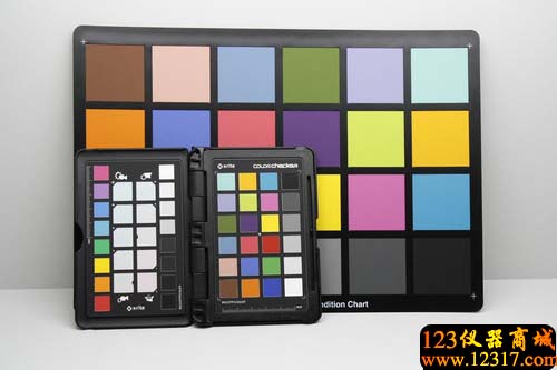 65標(biāo)準(zhǔn)光源觀察箱內(nèi)的色卡護(hù)照及24色色卡