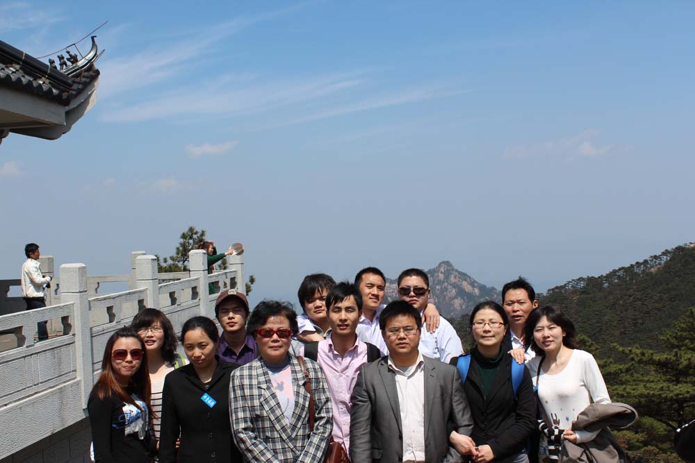 TILO天友利上海分公司業務精英以及合作伙伴黃山合影留念 'width=